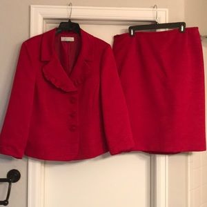 Tahari skirted suit